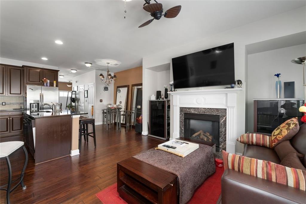 1222 LAVISTA Circle NE