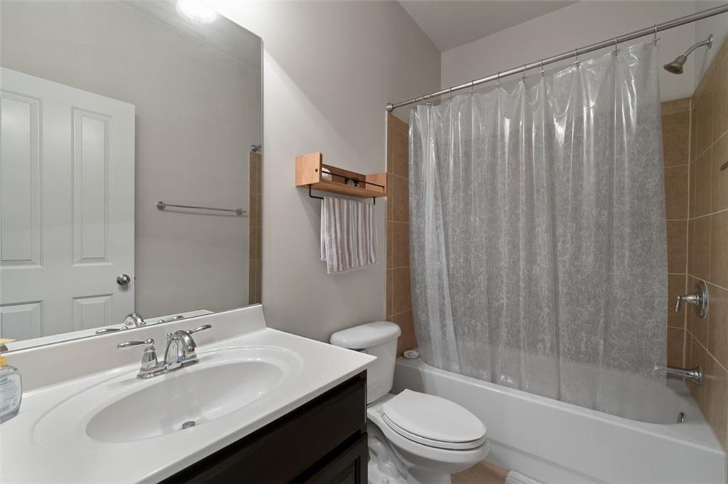 1222 LAVISTA Circle NE