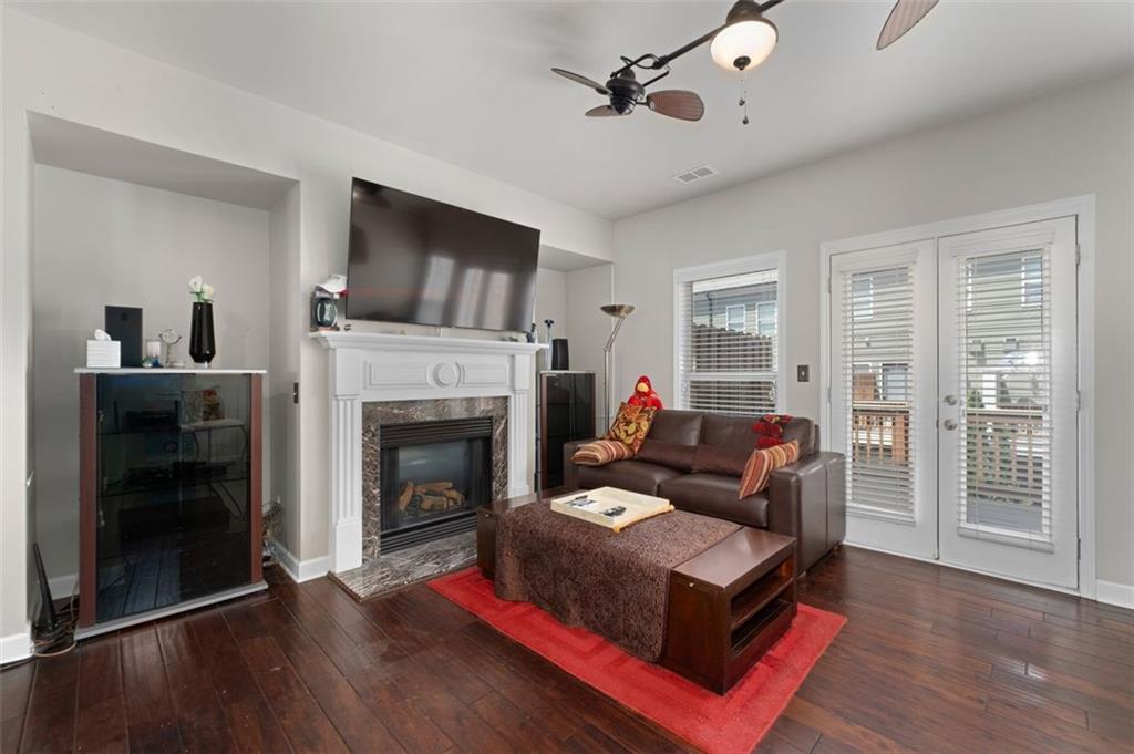 1222 LAVISTA Circle NE