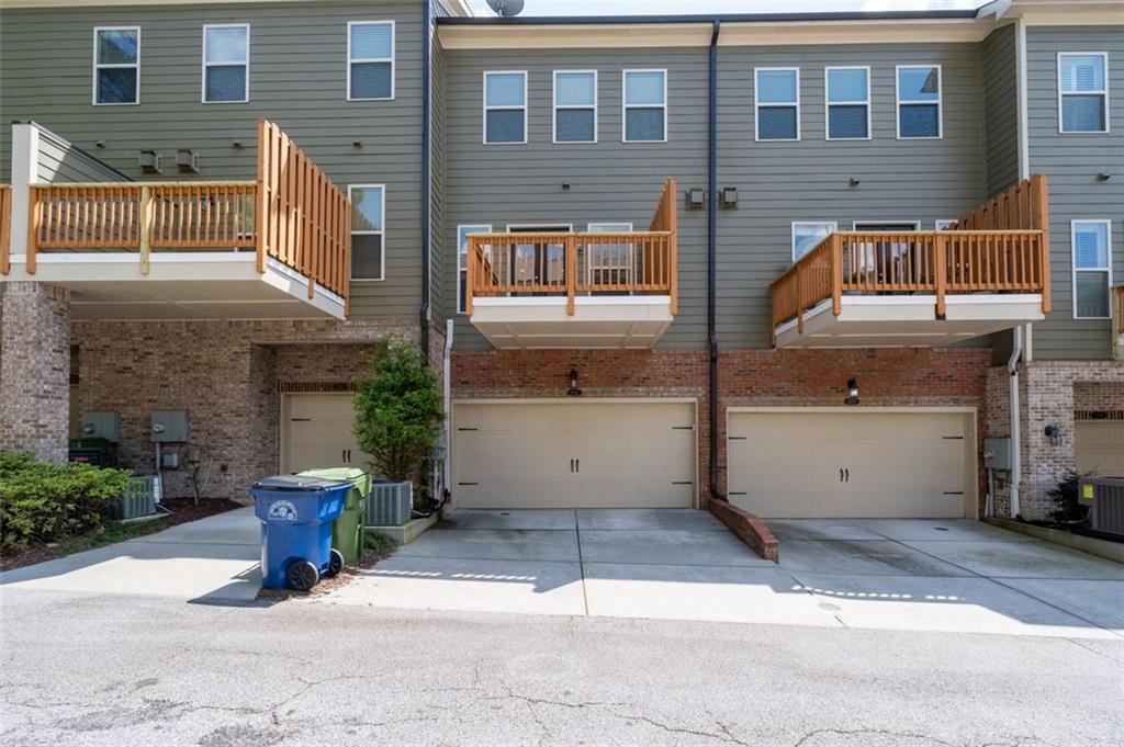 1222 LAVISTA Circle NE