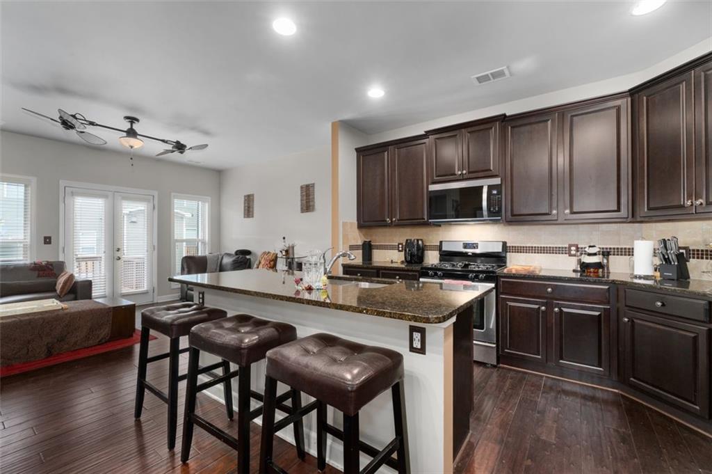 1222 LAVISTA Circle NE