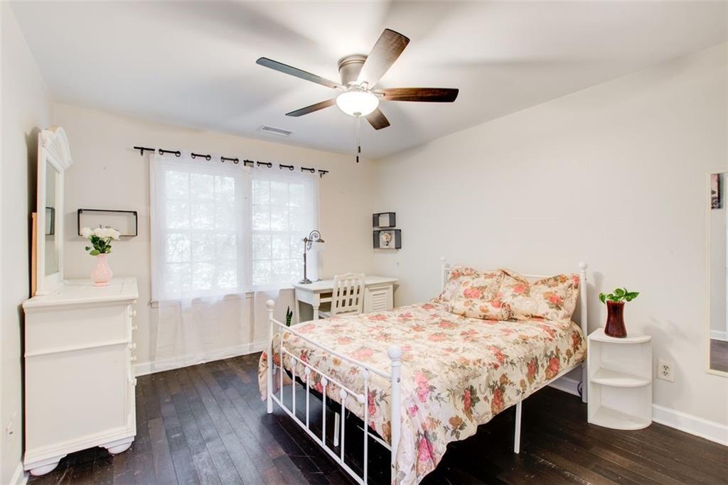 1105 CLAIREMONT Avenue