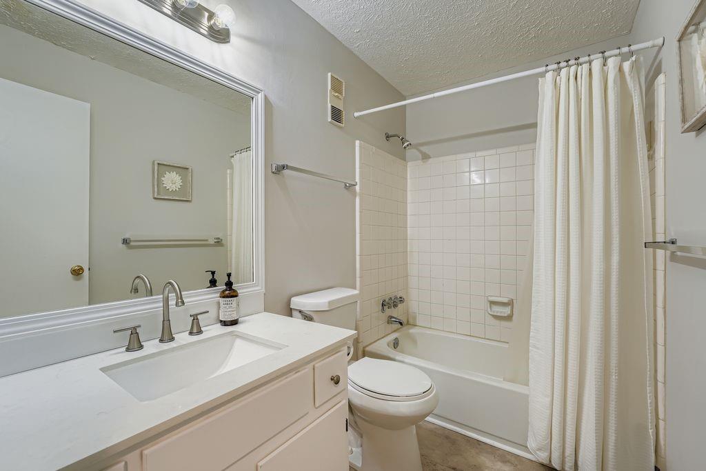 1507 WYNNES RIDGE Circle SE