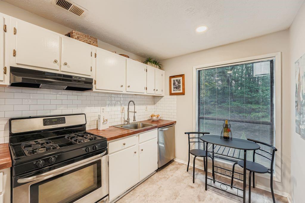 1507 WYNNES RIDGE Circle SE