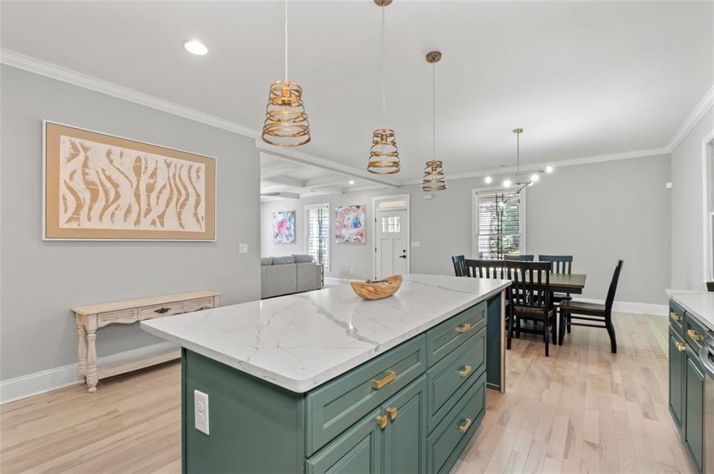 1070 LUCILE Avenue SW