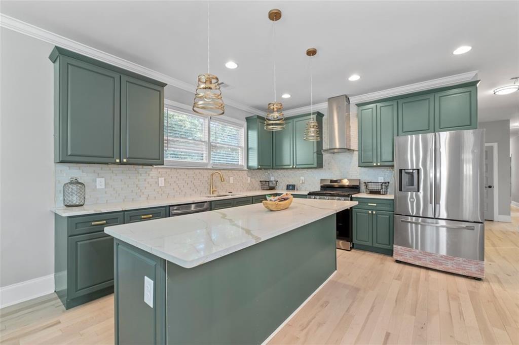 1070 LUCILE Avenue SW