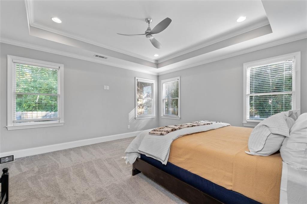 1070 LUCILE Avenue SW