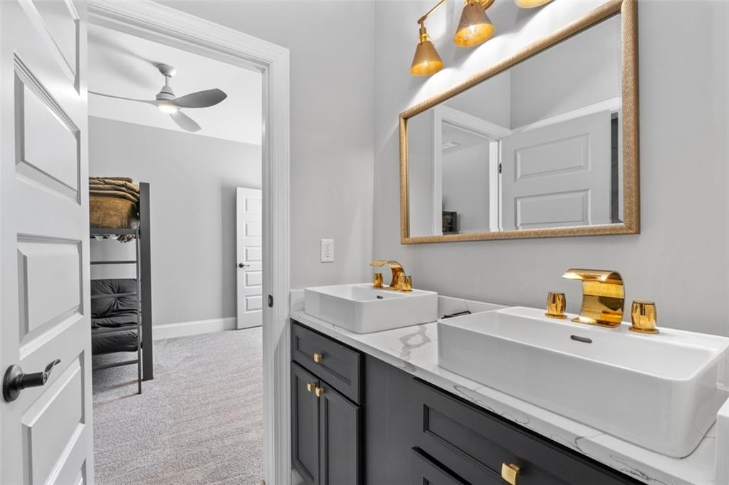 1070 LUCILE Avenue SW