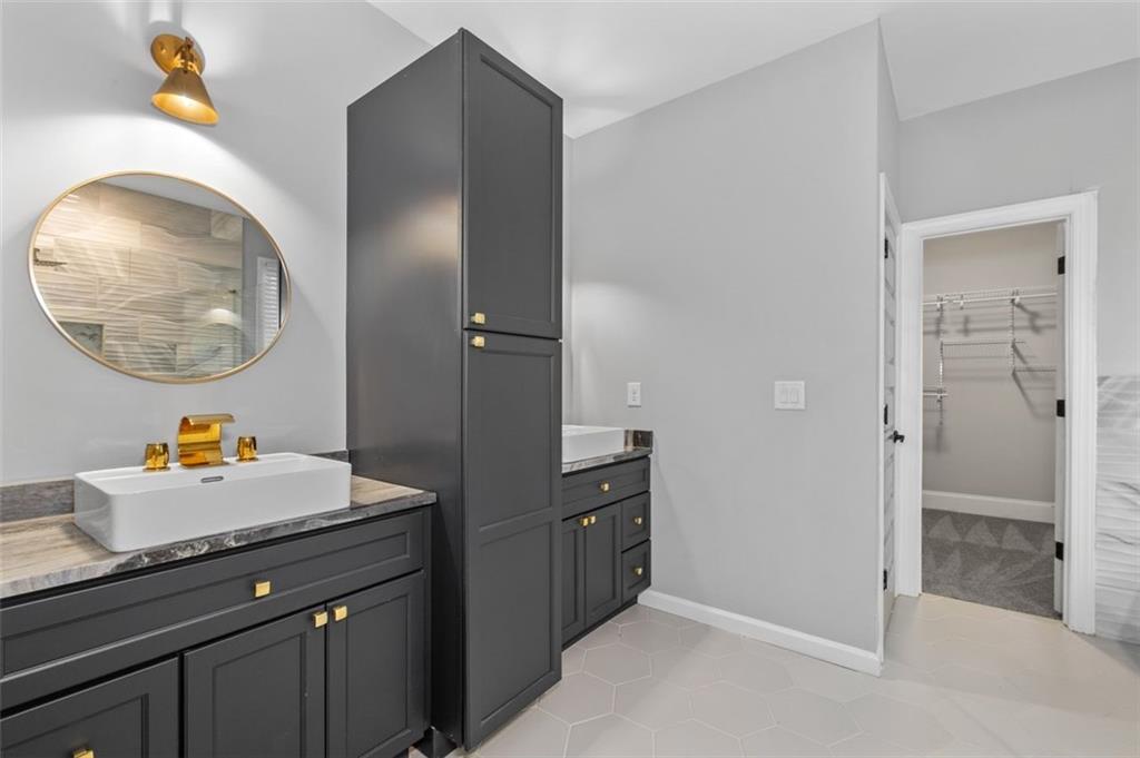 1070 LUCILE Avenue SW