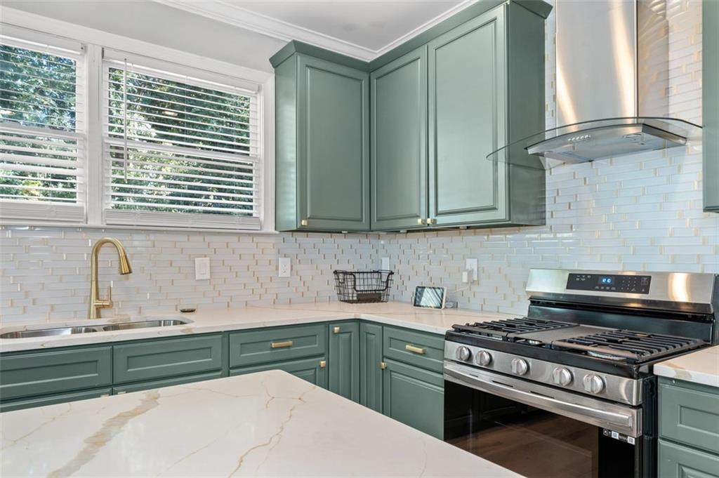 1070 LUCILE Avenue SW