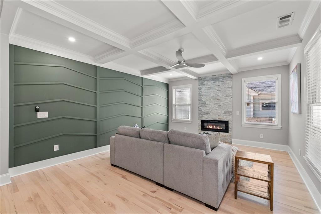 1070 LUCILE Avenue SW