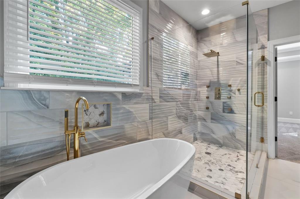 1070 LUCILE Avenue SW