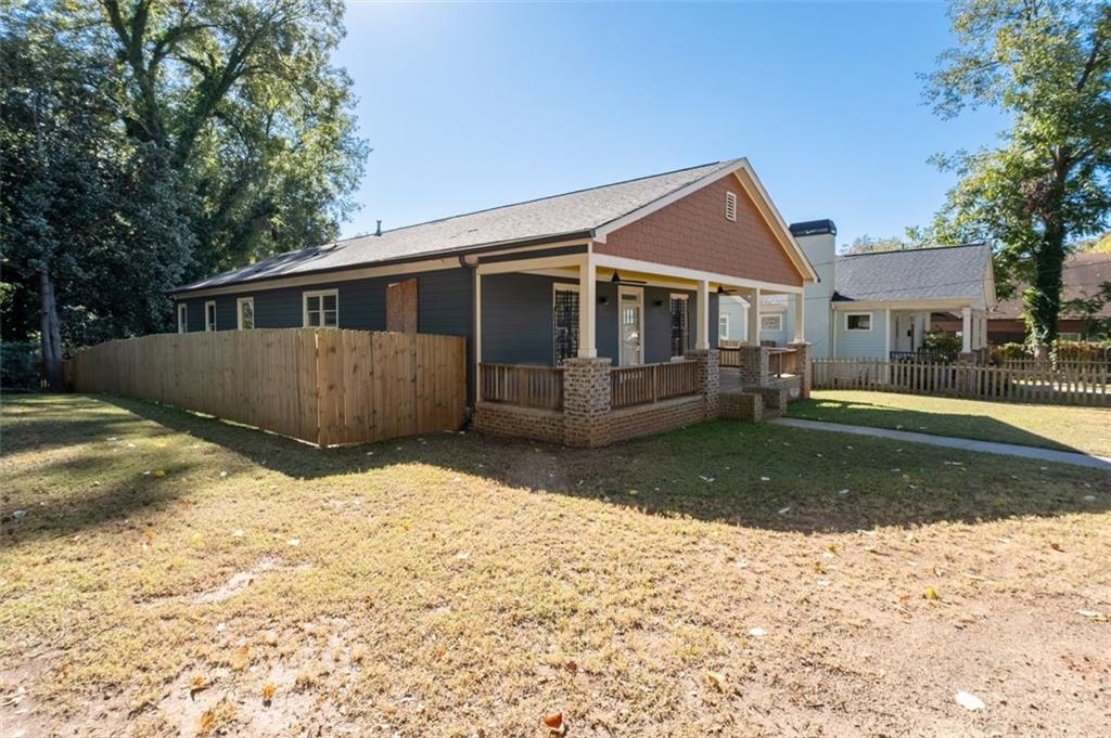 1070 LUCILE Avenue SW