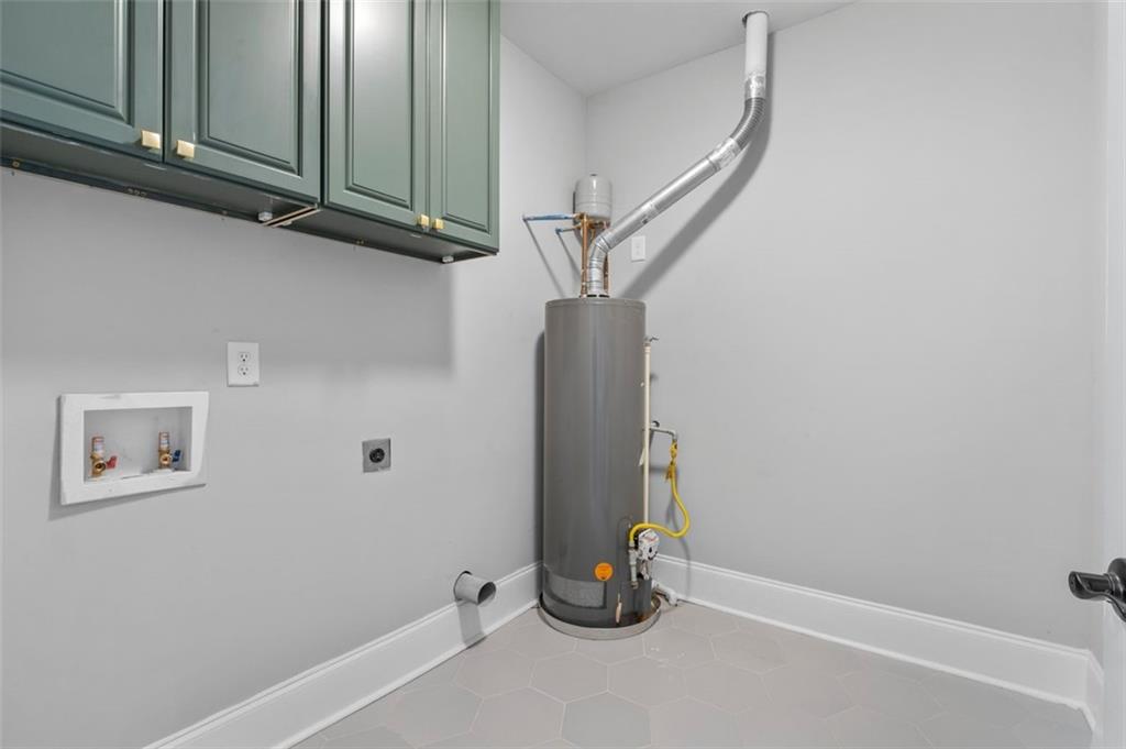 1070 LUCILE Avenue SW