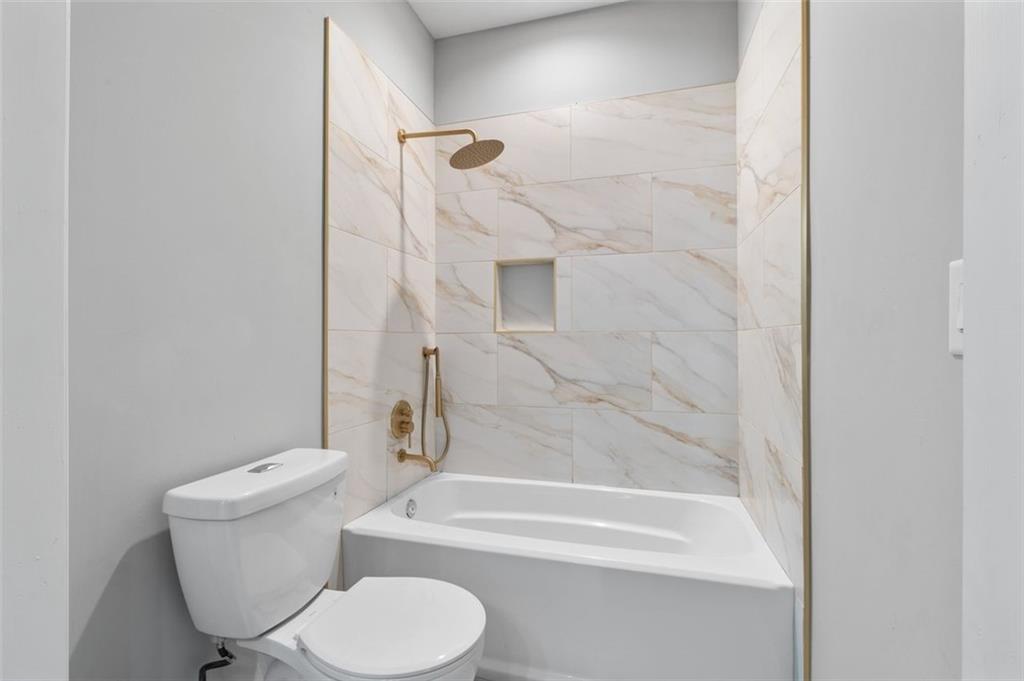 1070 LUCILE Avenue SW