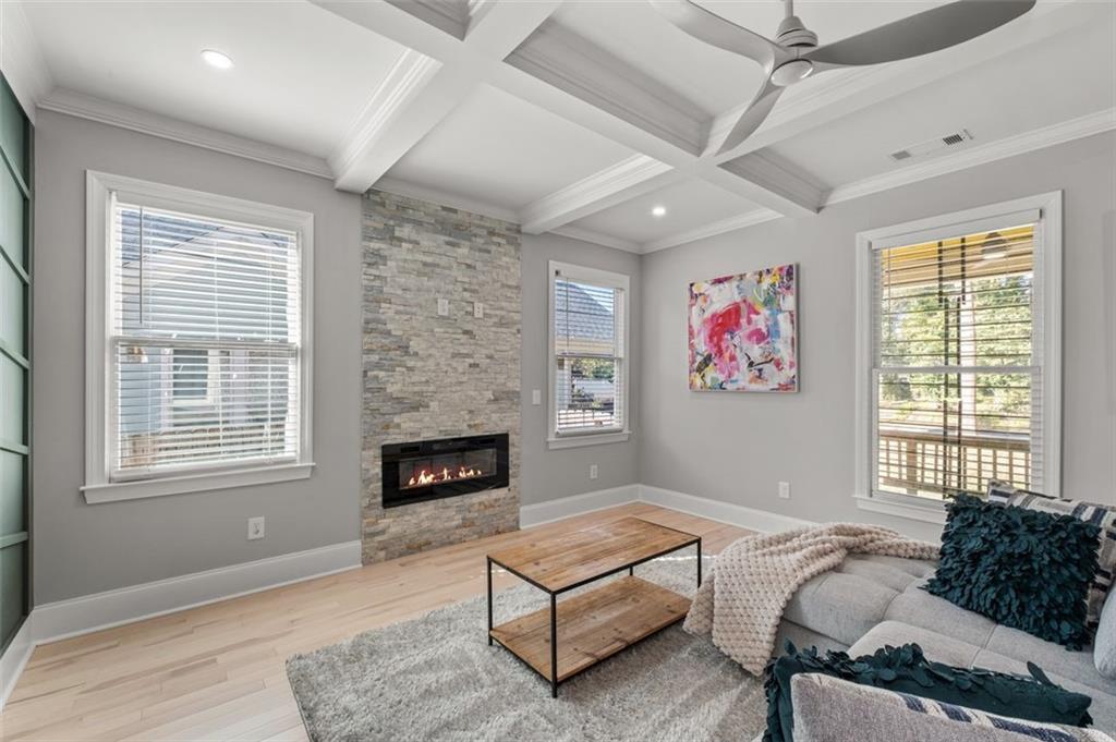 1070 LUCILE Avenue SW