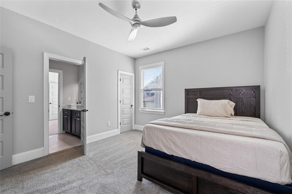 1070 LUCILE Avenue SW