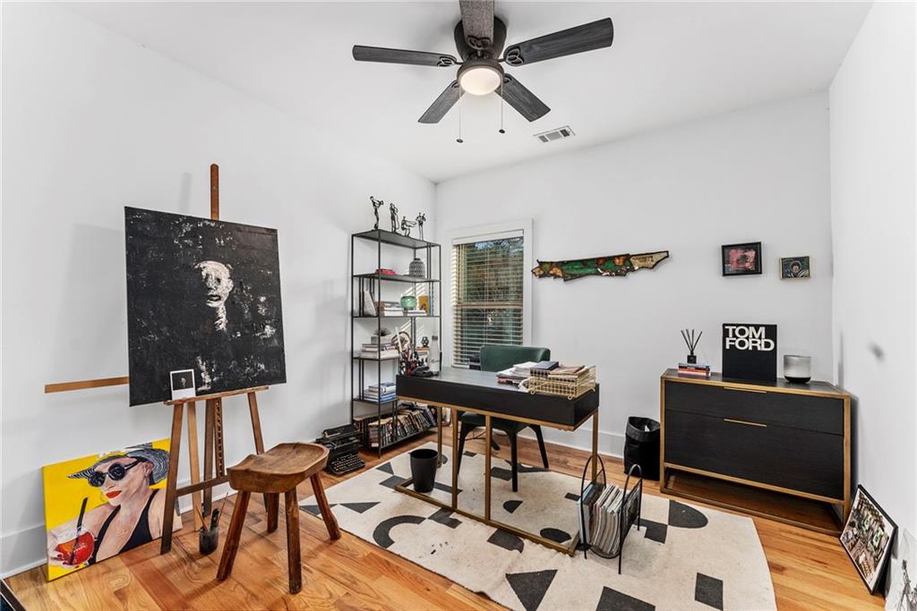 210 LOCUST Street NE