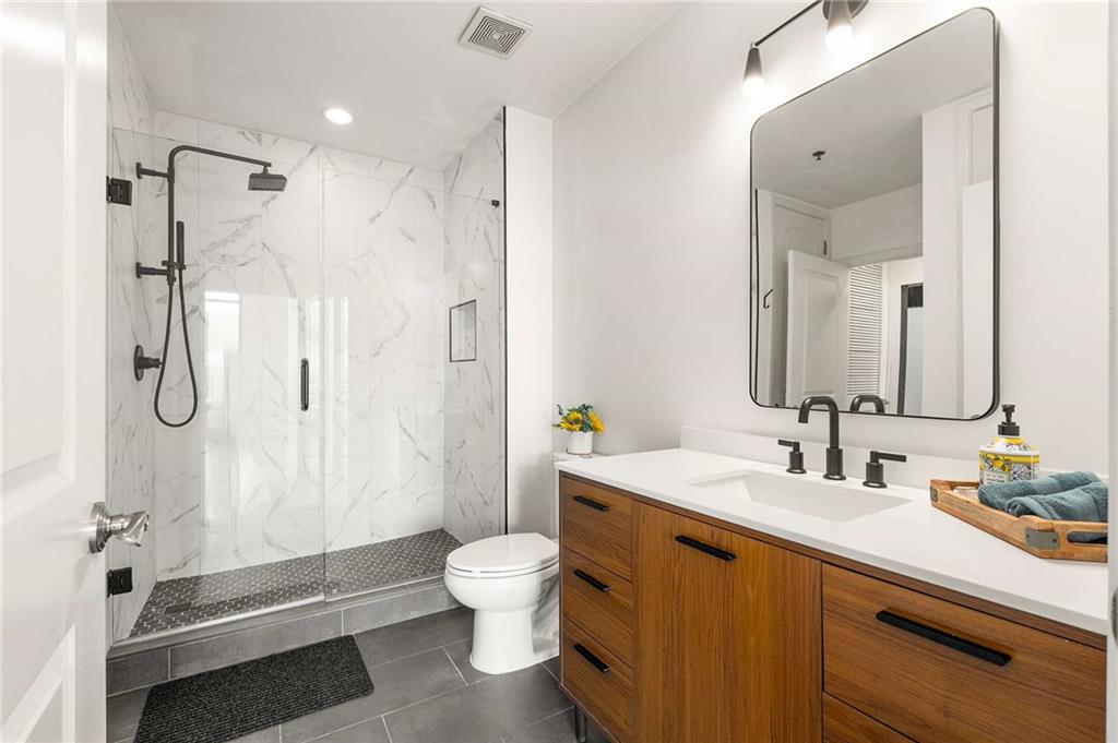 565 Peachtree Street NE Unit 1005