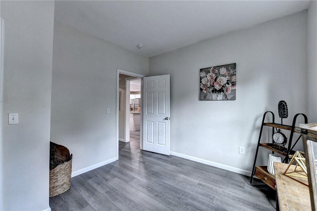 1233 OAKLAND Drive SW