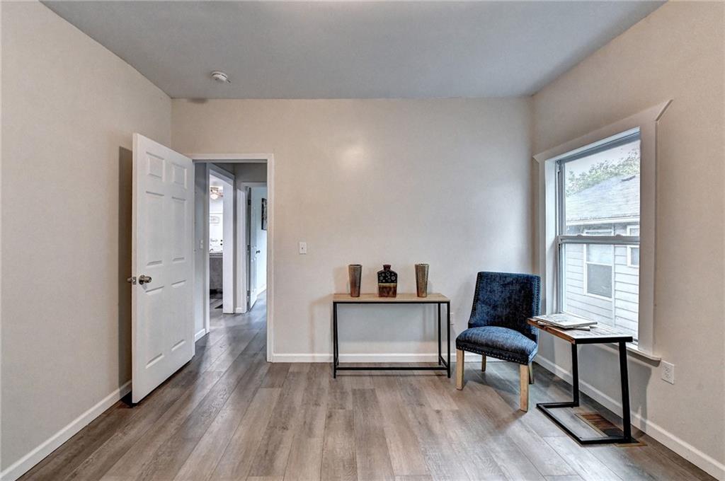 1233 OAKLAND Drive SW