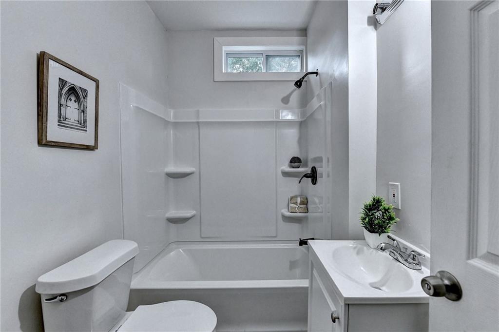 1233 OAKLAND Drive SW