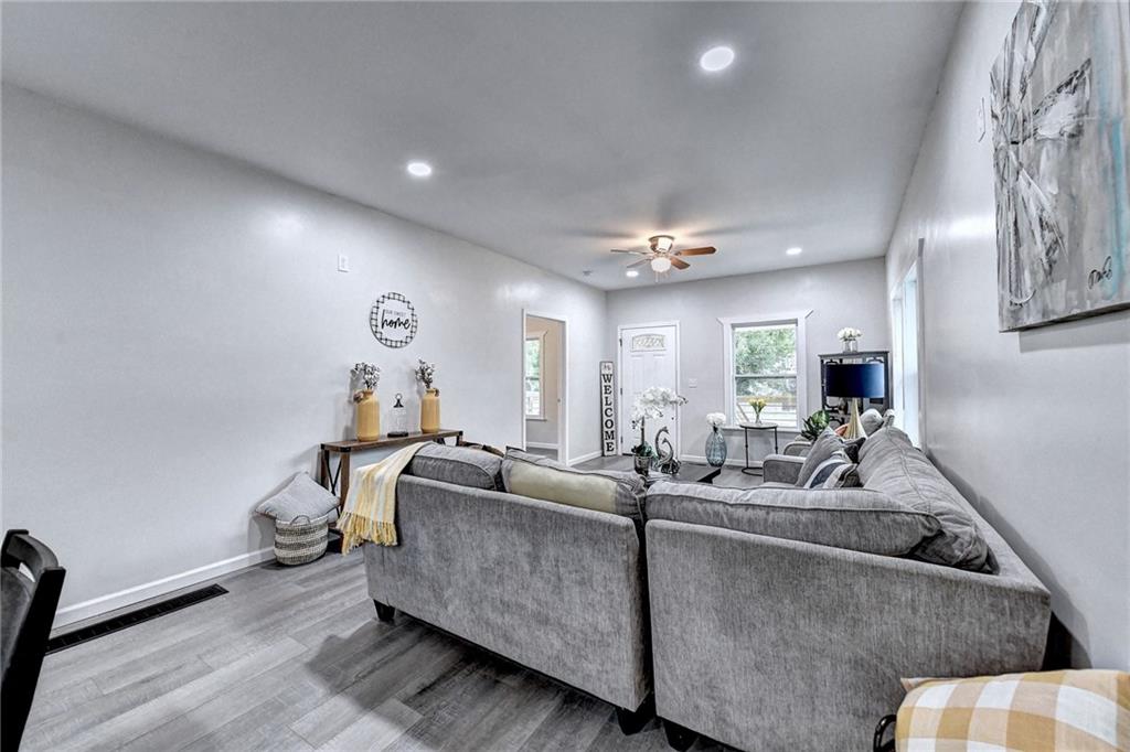 1233 OAKLAND Drive SW