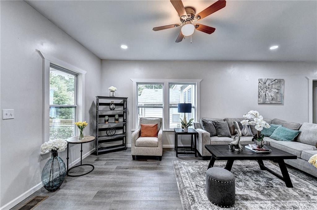 1233 OAKLAND Drive SW