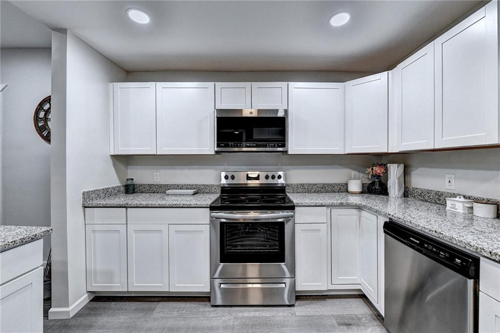 1233 OAKLAND Drive SW