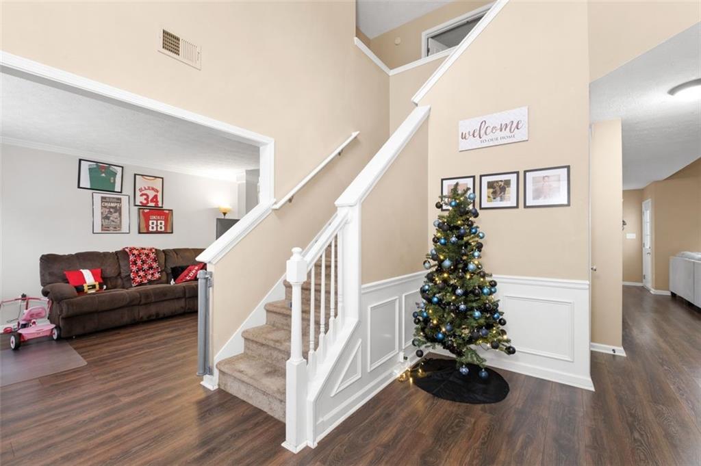 3962 LULLWATER MAIN NW