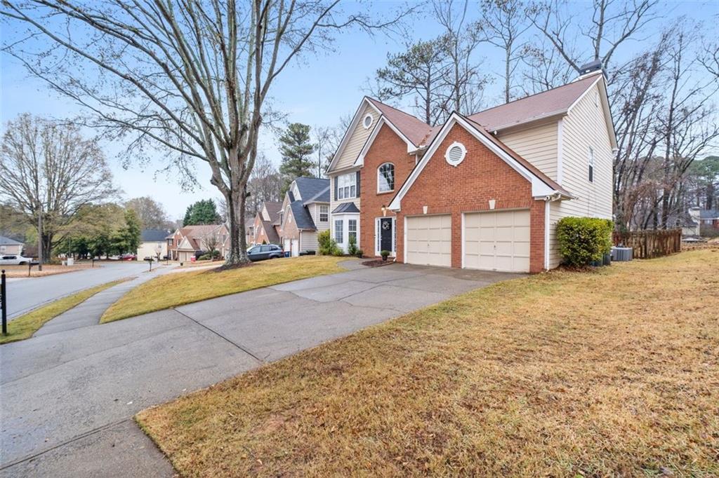 3962 LULLWATER MAIN NW