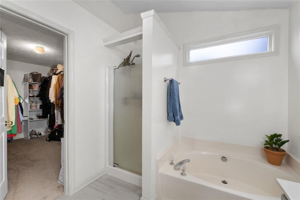 3962 LULLWATER MAIN NW