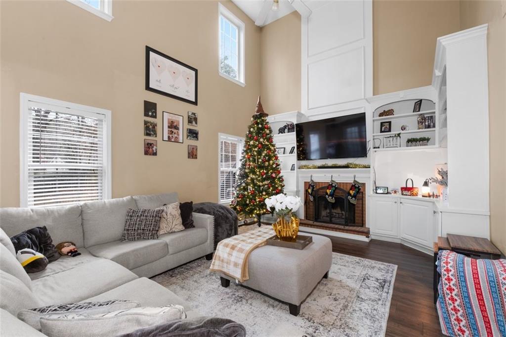 3962 LULLWATER MAIN NW