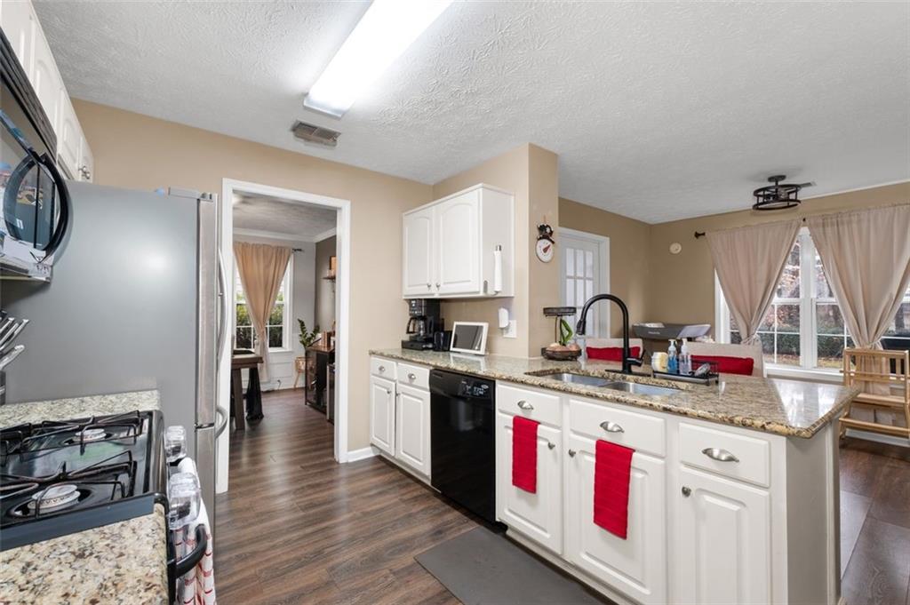 3962 LULLWATER MAIN NW