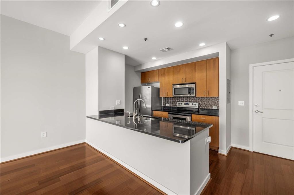 565 Peachtree Street NE Unit 1206