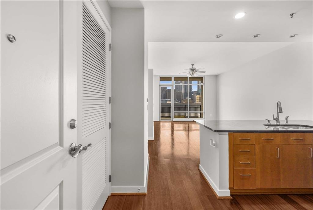 565 Peachtree Street NE Unit 1206