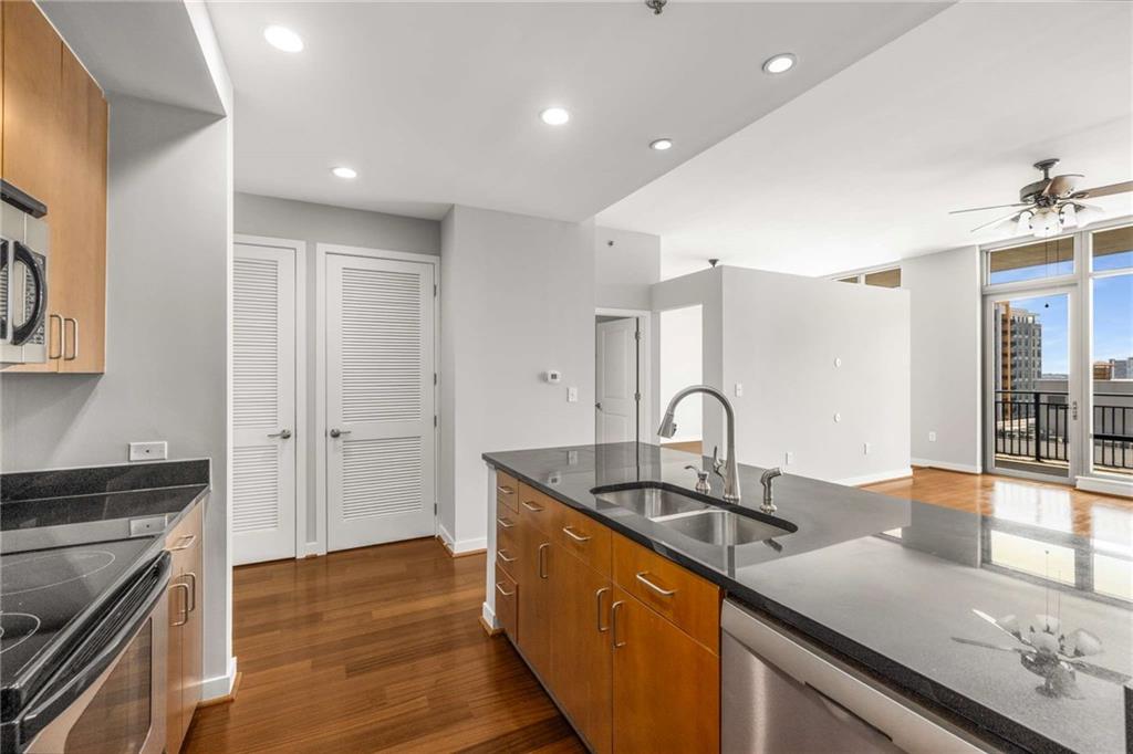 565 Peachtree Street NE Unit 1206