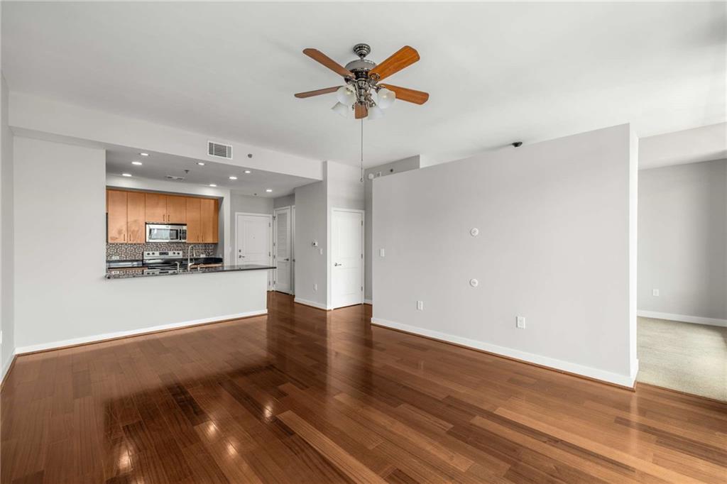 565 Peachtree Street NE Unit 1206