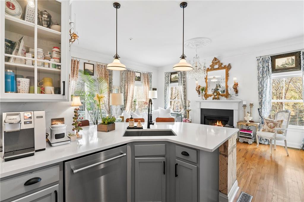 265 CARLYLE PARK Drive NE