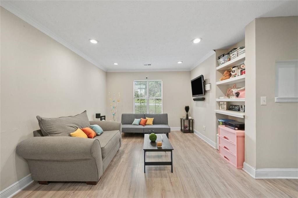 5242 Mccarter Station