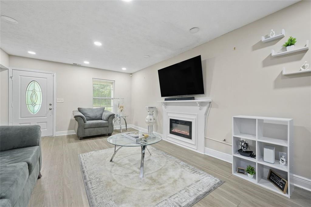 5242 Mccarter Station