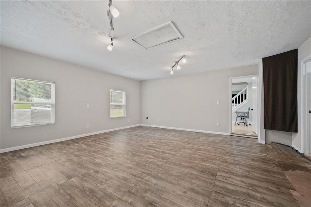 5242 Mccarter Station