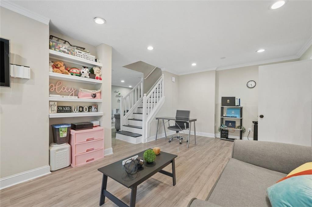 5242 Mccarter Station