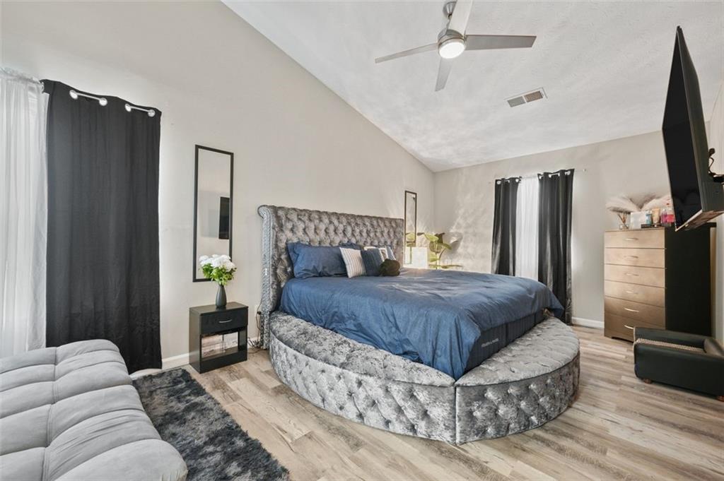 5242 Mccarter Station