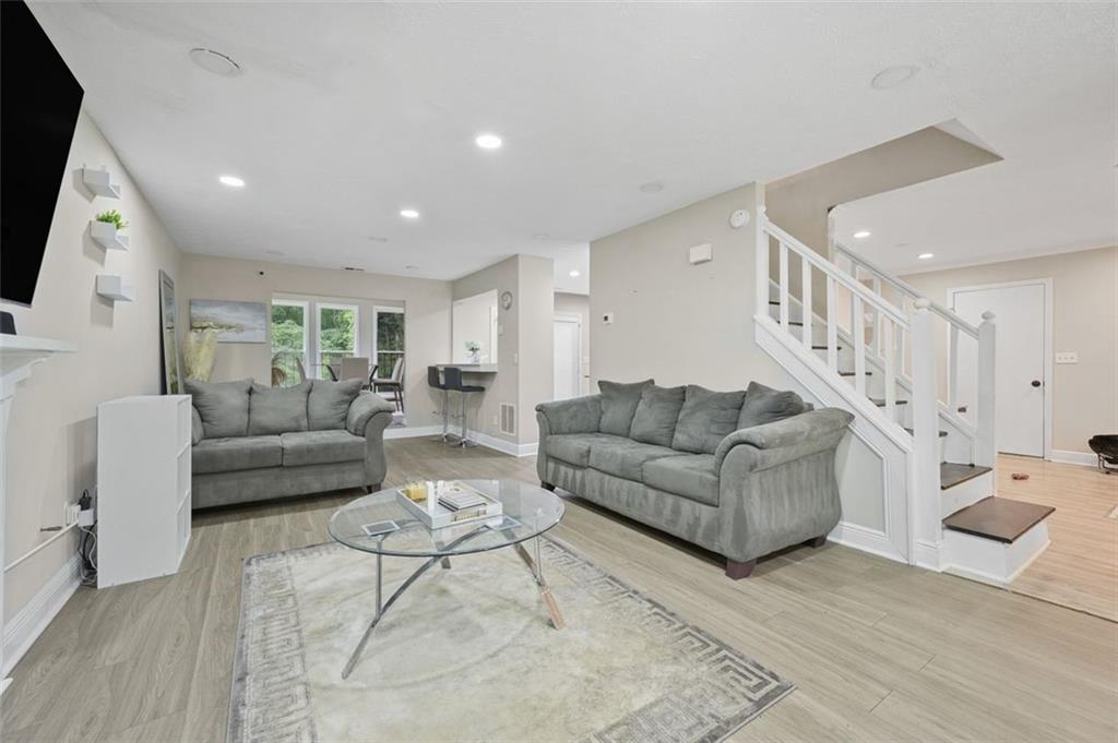 5242 Mccarter Station