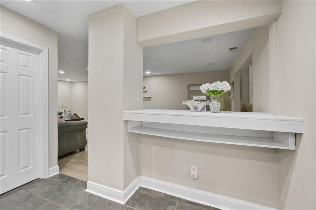 5242 Mccarter Station