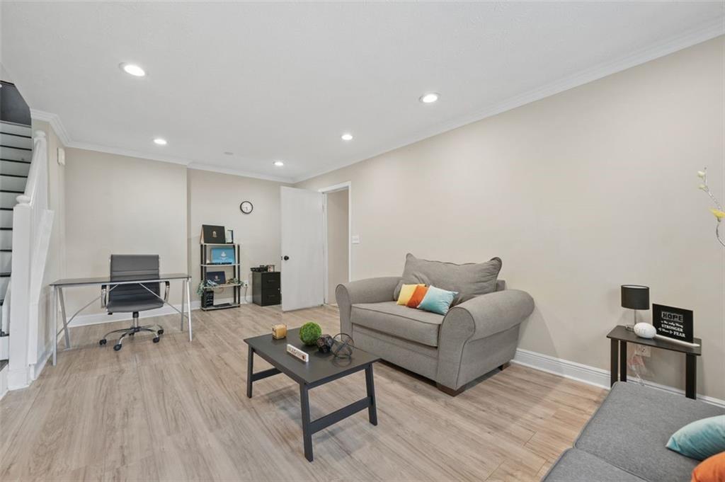 5242 Mccarter Station