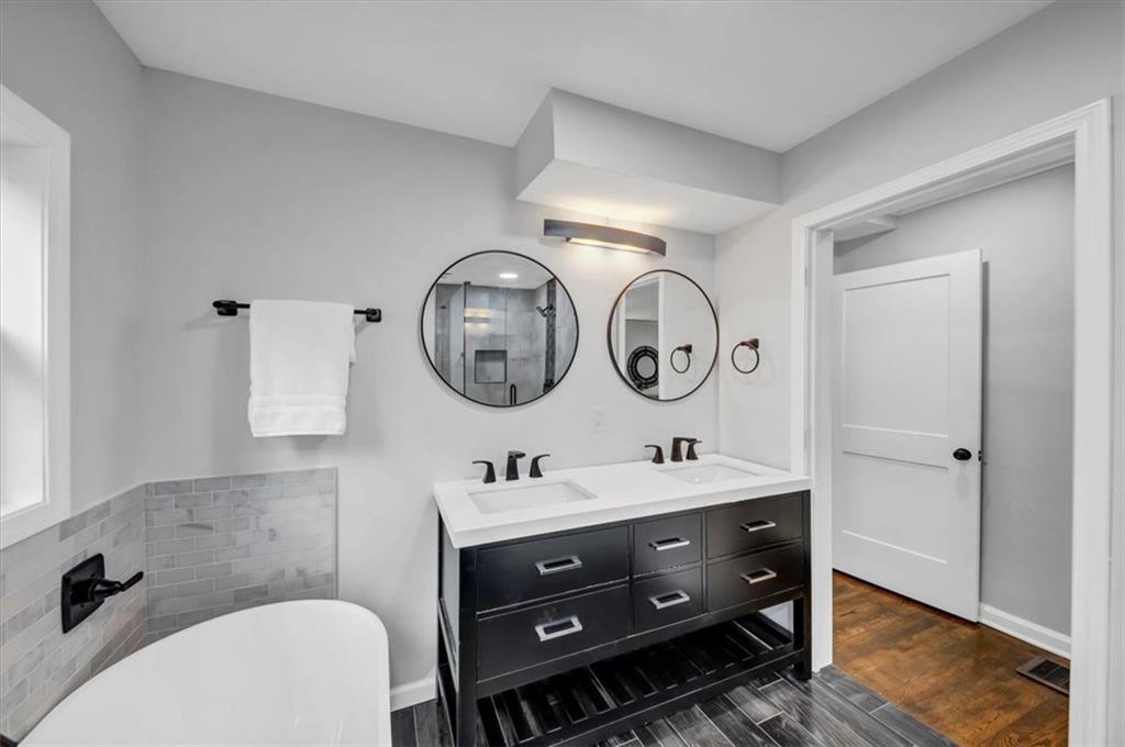 3423 RUGBY Circle
