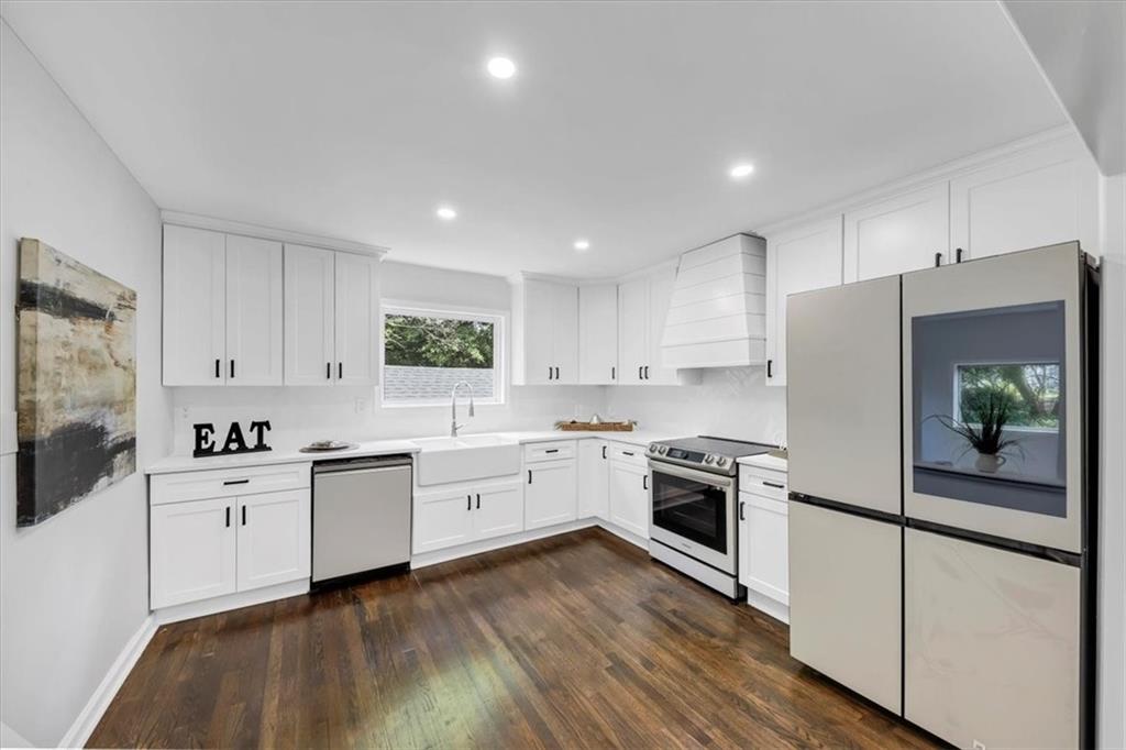 3423 RUGBY Circle