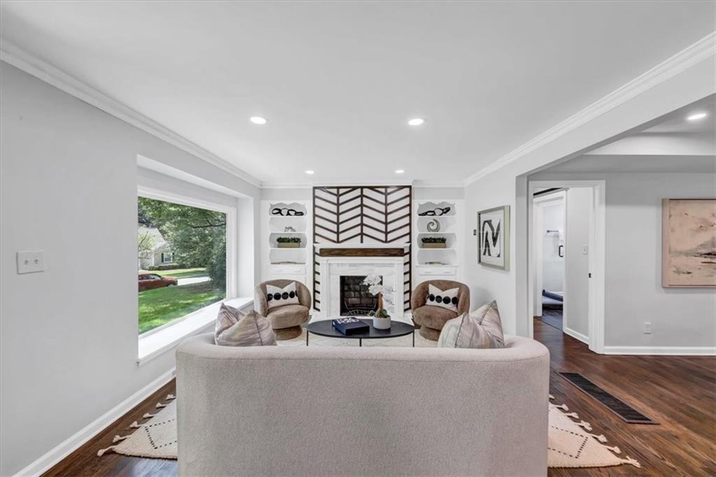 3423 RUGBY Circle
